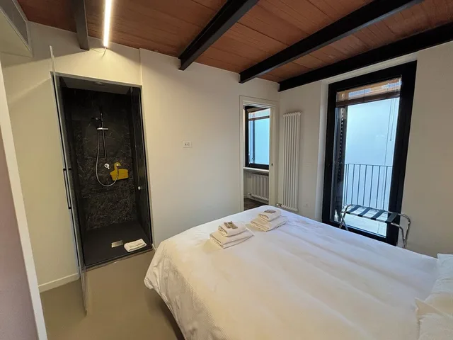 شقة بسرير كوين بإطلالة على المدينة مع أريكة، Rivadige Suite 1/8