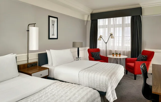 غرفة سوبيريور بسريرين مزدوجين، The Dilly Hotel 1/5