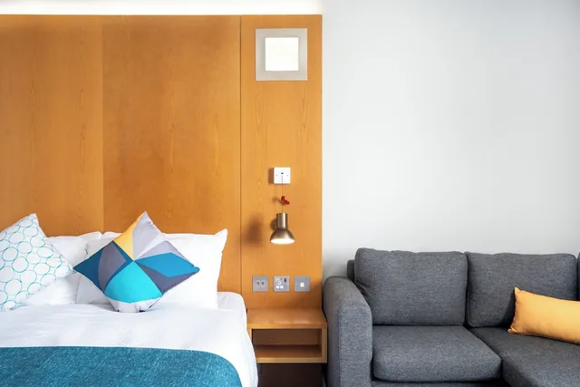 غرفة قياسية بسرير كوين مع أريكة، Holiday Inn Bournemouth 9/10