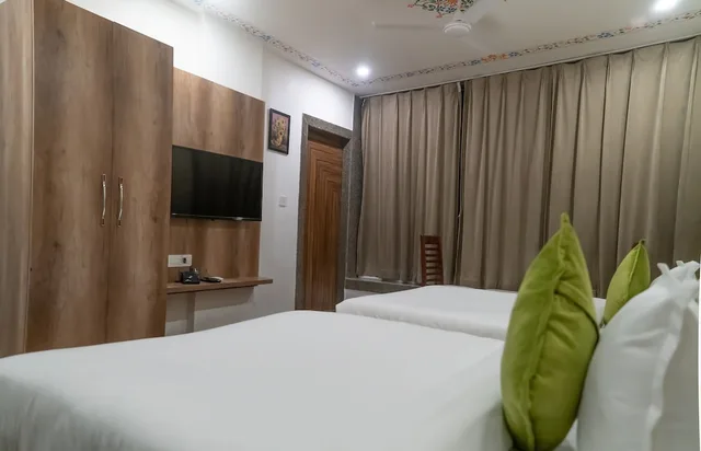 غرفة عائلية بسريرين منفصلين، Pax Grand Blue Udaipur 1/3