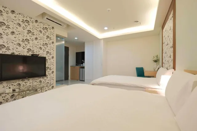 غرفة قياسية رباعية، Lj Hotel 5/10
