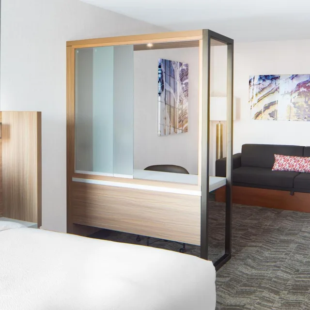 جناح بسريرين كوين مع سرير سحّاب إضافي مع أريكة لذوي الإعاقة، SpringHill Suites by Marriott Columbia near Fort Jackson 1/6
