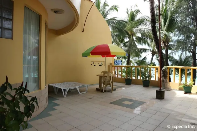 Room, Queen Bed, with Fan، La Isla Bonita Resort And Spa 2/2