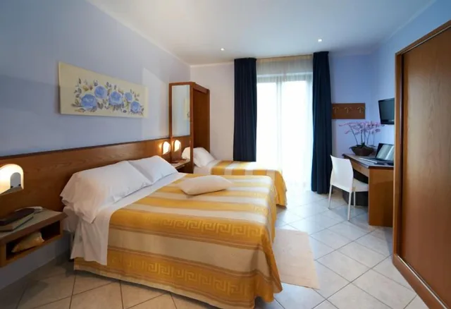 غرفة قياسية ثلاثية، Hotel Sirio 1/5
