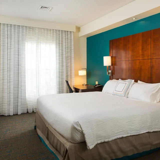 Pure, Wellness, King Bed, Sofa، Residence Inn by Marriott Kansas City Airport 1/3