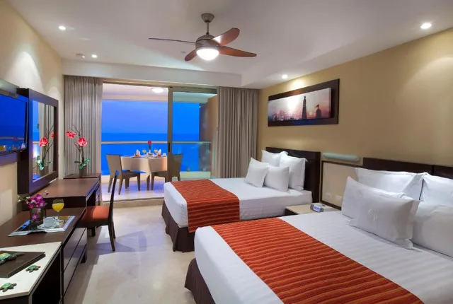 Deluxe, Triple, Ocean Front، Sunset Plaza Beach Resort 1/2