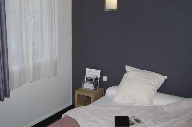 غرفة ثلاثية، Hotel the Originals Caen Le Savoy 5/7