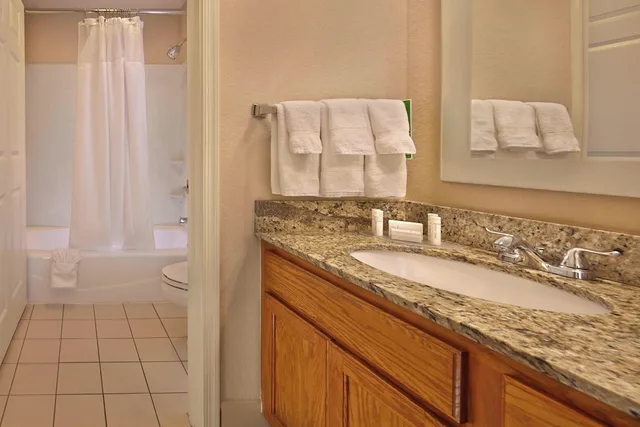جناح بسريرين مزدوجين بغرفتي نوم لذوي الإعاقة، TownePlace Suites by Marriott Fort Lauderdale Weston 3/4