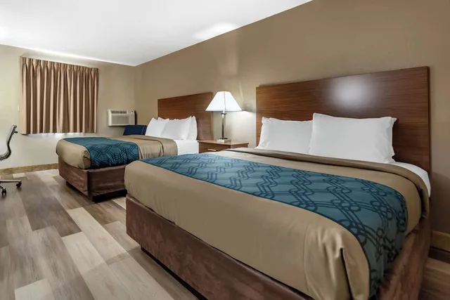 غرفة قياسية بسريرين كوين، Econo Lodge Hays I-70 1/3
