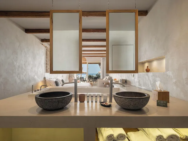 غرفة بسرير مزدوج بإطلالة على البحر بشرفة، The Theodore Boutique Hotel 8/8