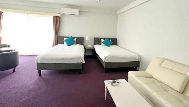 غرفة يابانية غربية بسريرين بإطلالة على البحر بأرضية تاتامي، HOTEL KATARA RESORT AND SPA 1/1