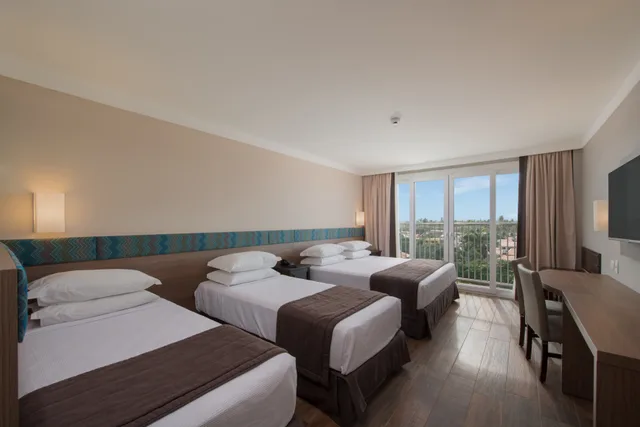 غرفة عائلية بثلاثة أسرّة، Marupiara All Inclusive Resort by Wish 1/5