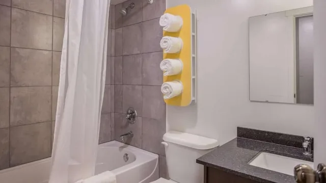 غرفة قياسية بسرير كوين، Motel 6 Camrose, AB 4/4