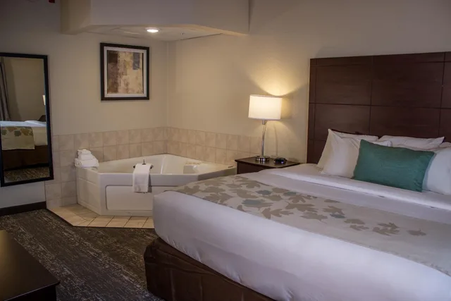 غرفة ديلوكس بسرير كينج، Cobblestone Suites Oshkosh 2/7