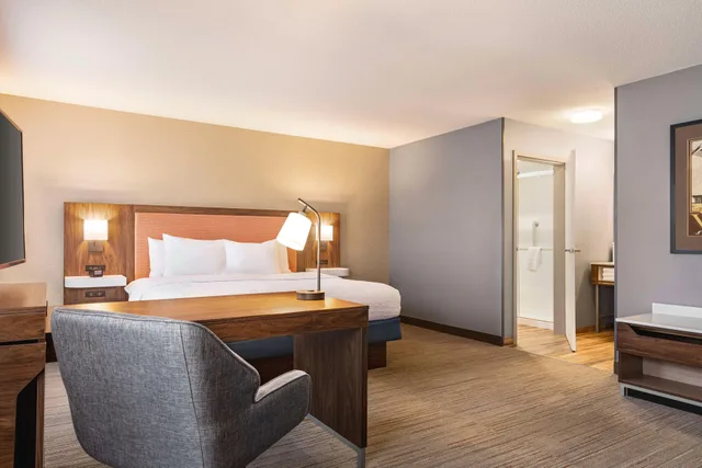 جناح بسرير كينج لذوي الإعاقة، Hampton Inn & Suites Valparaiso 2/3