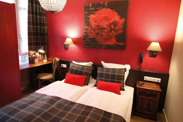 غرفة قياسية بسرير مزدوج، Hotel Roses Ex Hotel Aux Trois Roses 3/4