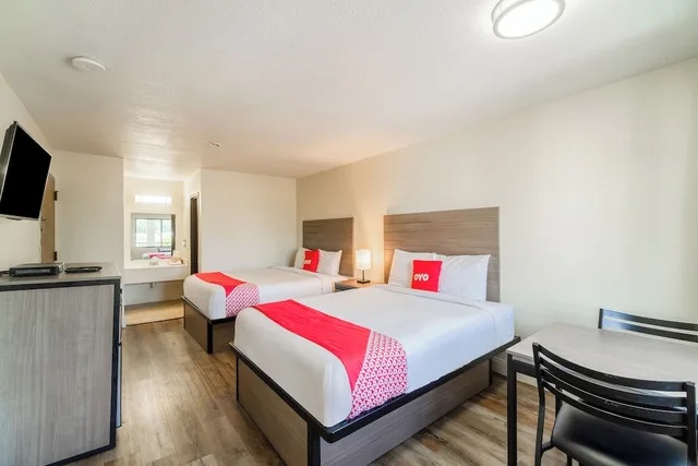 2 Queen Beds Non-Smoking, OYO Hotel Houston N Fm-1960 Champions TX 5/10