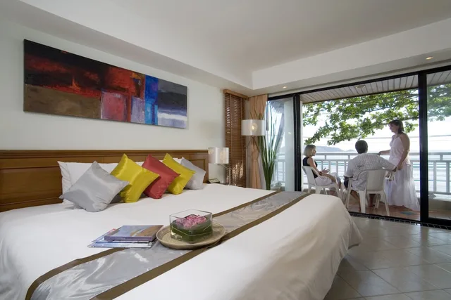 غرفة ديلوكس بسرير كينج بإطلالة على البحر، Sunset Beach Resort 2/3