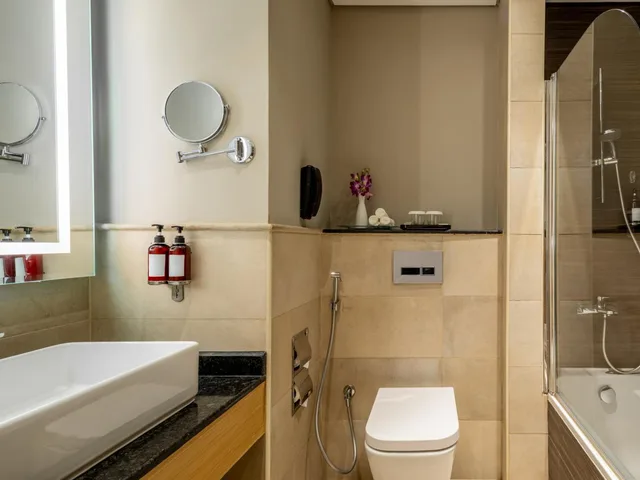 غرفة بريميوم بسرير كينج، Flora Inn Dubai 5/6