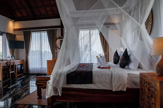 Grand, King Bed, Valley View, Hot Tub، Campuhan Sebatu Resort 4/8