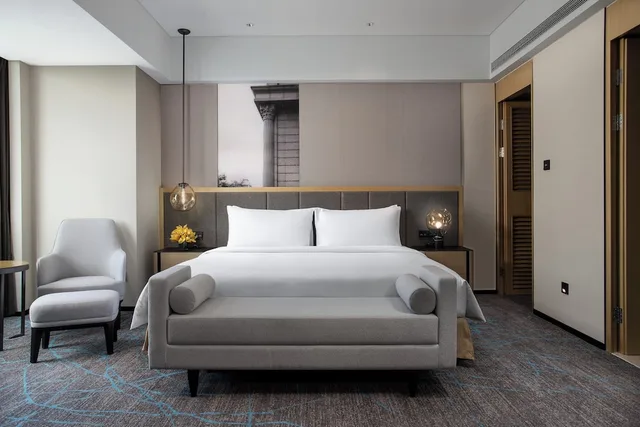 Plaza, Crown, Suite, King Bed، Crowne Plaza Fudan 1/5
