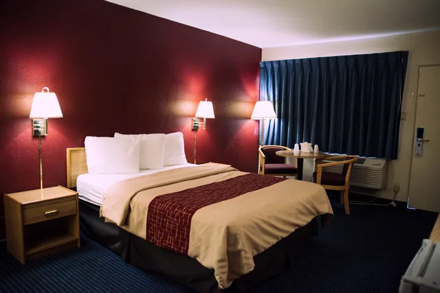 Deluxe, 3 Queen Beds, Red Roof Inn Blythe 3/5