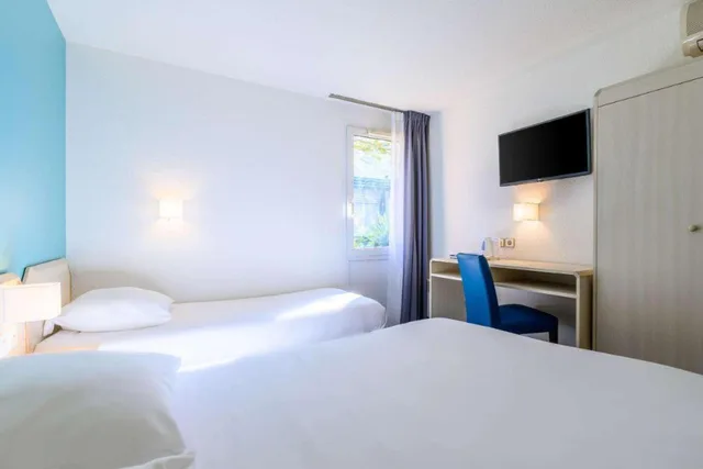 غرفة عائلية بسرير مزدوج وسريرين منفصلين، Comfort Hotel Orleans Saran 3/4