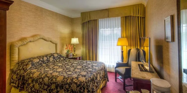 غرفة بسرير كوين، The Red Coach Inn 6/10