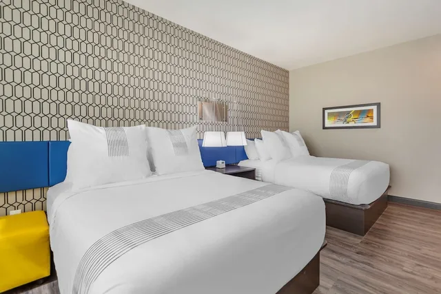 Standard, 2 Queen Beds, Accessible, Glo Best Western Dawley Farms In Sioux Falls 3/10