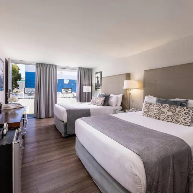 Royal, 2 Queen Beds, Side Pool View، Magic Moment Resort & Kids Club, Dazzler Select by Wyndham 2/8