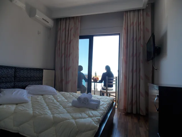 غرفة بسرير مزدوج بإطلالة على البحر، Hotel Iliria Sarande 4/10