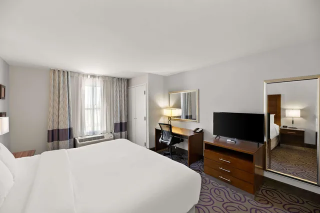 غرفة بسرير كينج، Comfort Inn & Suites Lovington, NM 2/5