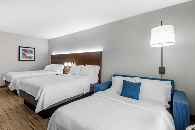 غرفة قياسية بسرير كوين مع أريكة، Holiday Inn Express Charlotte West - Gastonia, an IHG Hotel 2/7