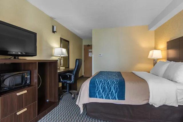 غرفة كومفورت بسرير كوين مع أريكة، Comfort Inn Trois-Rivieres 2/9