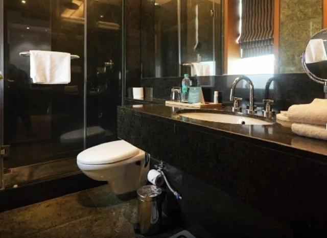 Manor, Classic، The Manor New Delhi 6/8