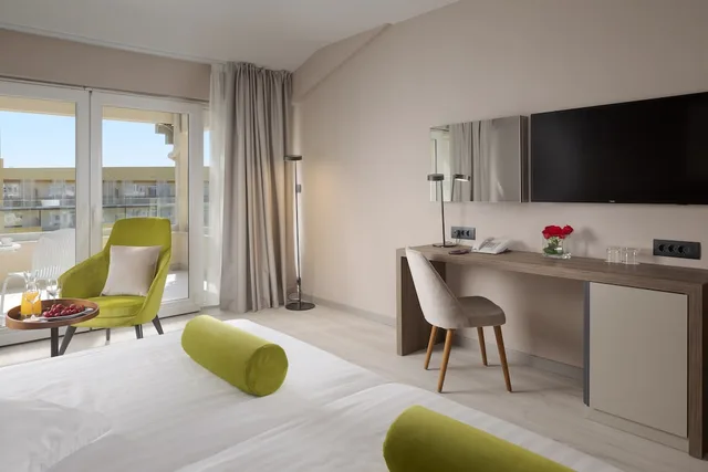 Premium, Twin Beds, Pool Side, Sofa, Balcony، Residence Garden Istra Plava Laguna 3/8