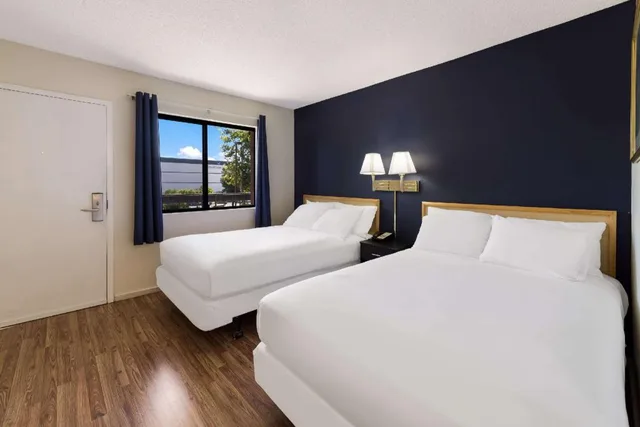 غرفة رباعية بسريرين كوين، Rodeway Inn Livermore 1/4