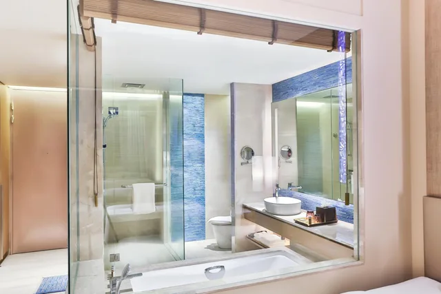 غرفة بإطلالة على البحر بشرفة، Renaissance Pattaya Resort Spa 10/10