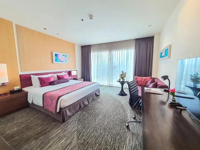 Plus, Deluxe, Double Bed, Amaranth Suvarnabhumi Hotel 2/3