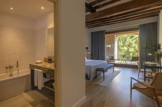 جناح جونيور بسرير كينج بشرفة، Hotel Calatrava 10/10