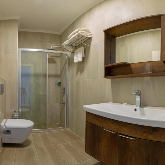 Family Suite, King Bed, Joy Suites Hotel 4/5