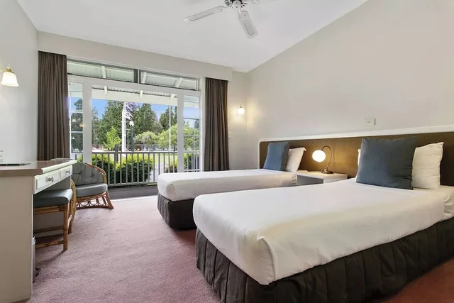غرفة قياسية بسرير كينج، Wairakei Resort Taupo 1/2