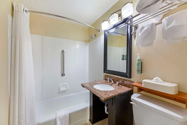 Room, 2 Double Beds, Large, Best Western The Inn At Rochester Airport 4/4