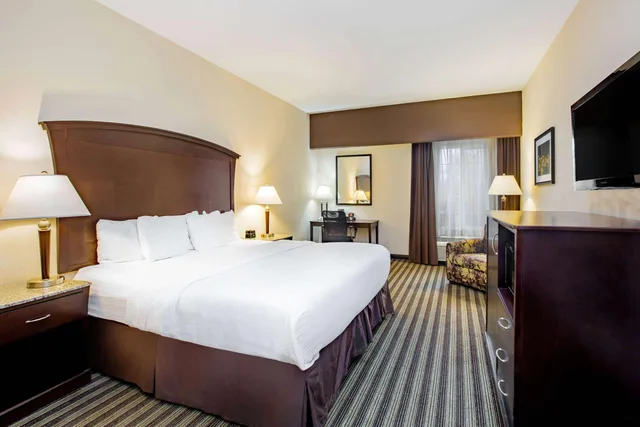 جناح بسرير كينج، La Quinta Inn & Suites by Wyndham Fowler 1/1