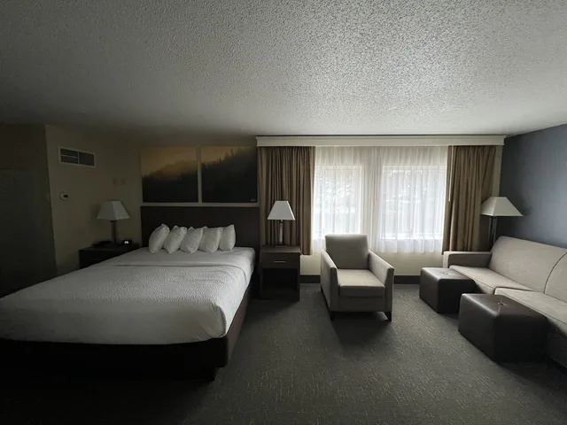 غرفة ديلوكس بسرير كينج، Days Inn by Wyndham Penn State 1/7