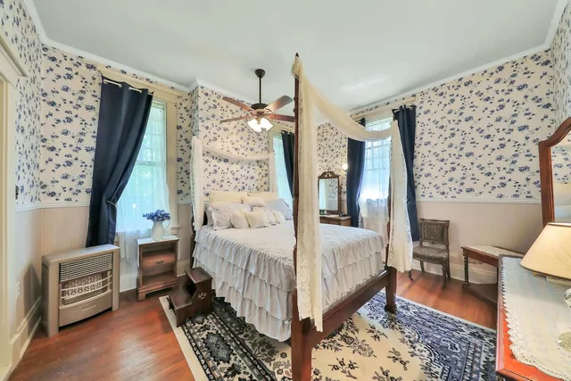 Queen Bed, The Lancaster Manor Bed and Breakfast 2/9