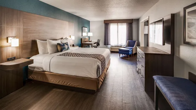 Room, King Bed, Sofa, Best Western Plus Champaign/Urbana Inn 1/4