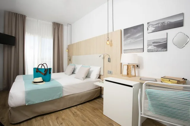 Room, 3 Beds, with Extra Bed, Sea View, Balcony, Monterrey Hotel 5/10