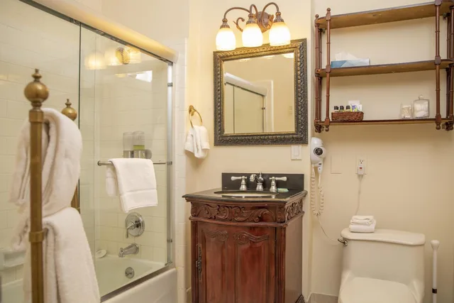 غرفة سوبيريور بسرير كينج، The Washington Square Inn 5/5