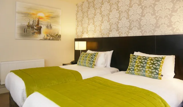 Room, Twin Beds, The Connacht Hotel 2/2